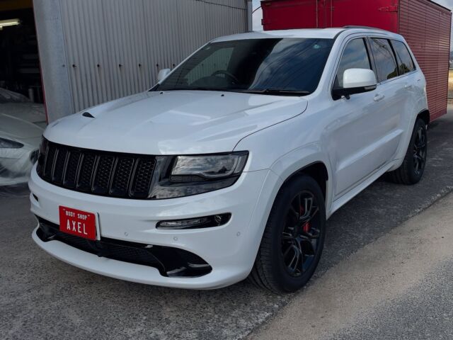 グランドチェロキーSRT8
ドアサッシモール、
各エンブレムをブラックペイント  #jeep
#グランドチェロキーsrt8